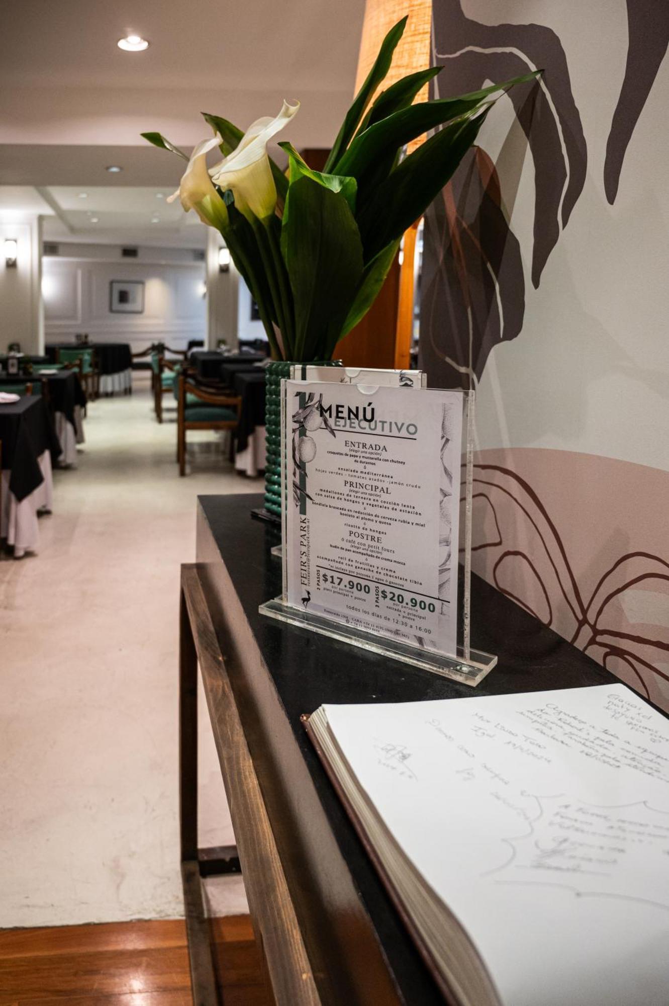 Feir'S Park Hotel & Rooftop Buenos Aires Luaran gambar Menu in a restaurant